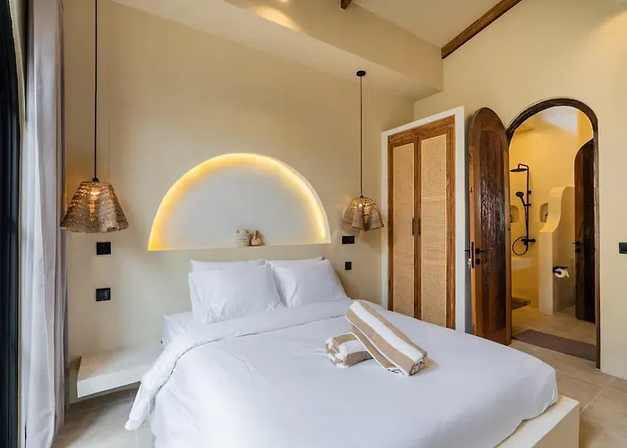 Villa Casa Mimosa - 2br Mediterranean Villa-getaway Near Beach&cafes Tanah Lot